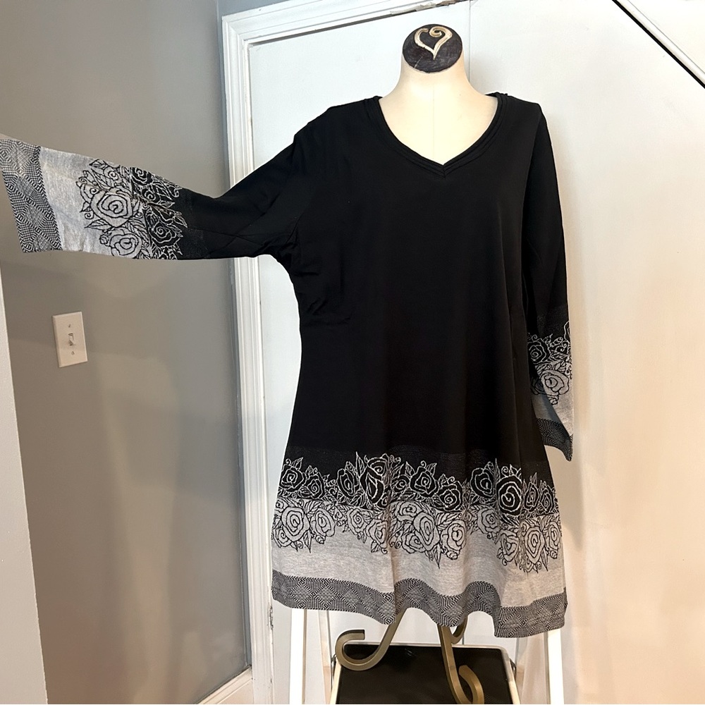 Rose border sweater tunic top